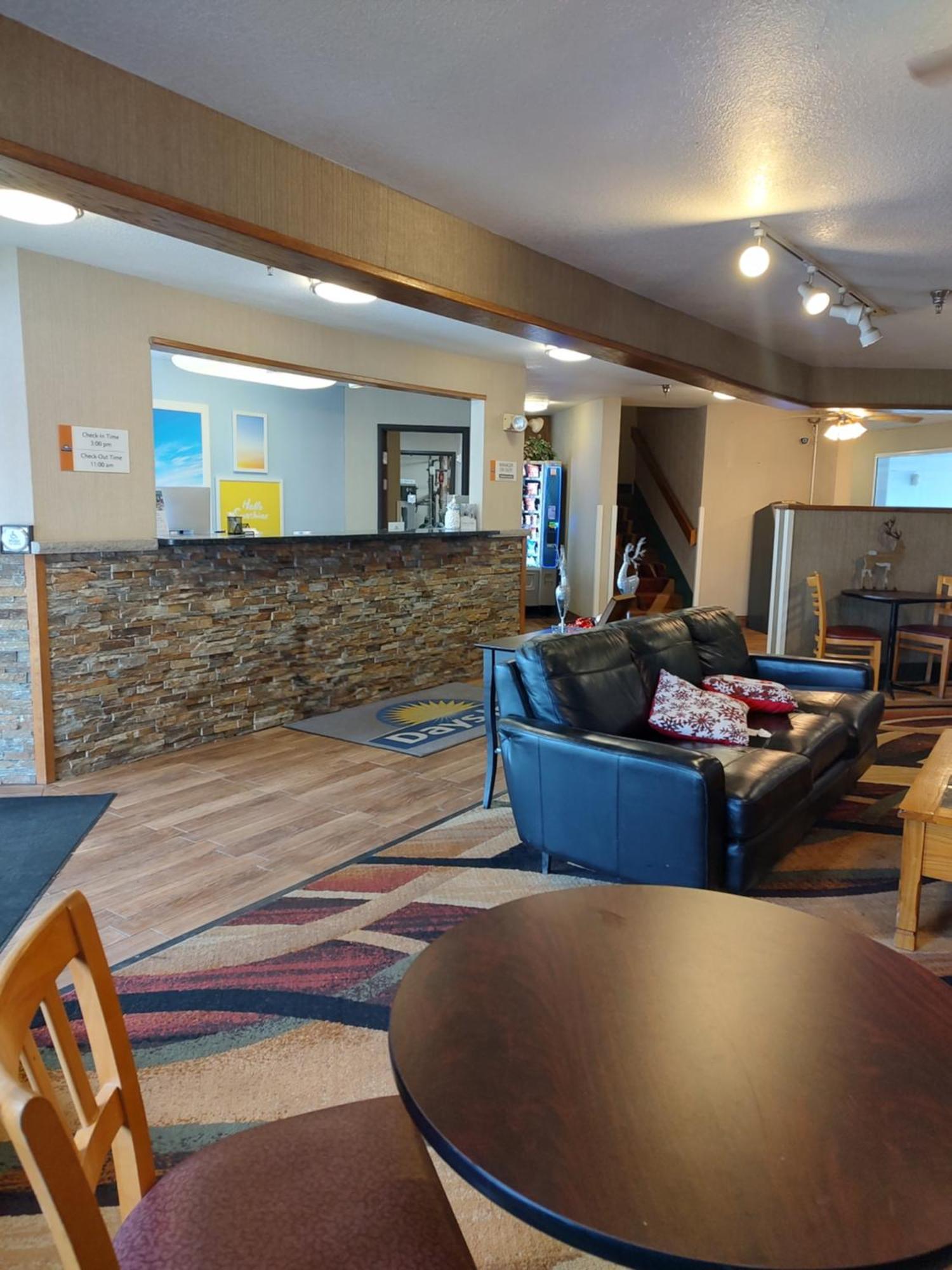 Days Inn & Suites By Wyndham Fargo 19Th Ave/Airport Dome Bagian luar foto
